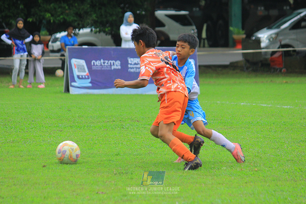 ijl u11 310526 proball football vs soccer future lab