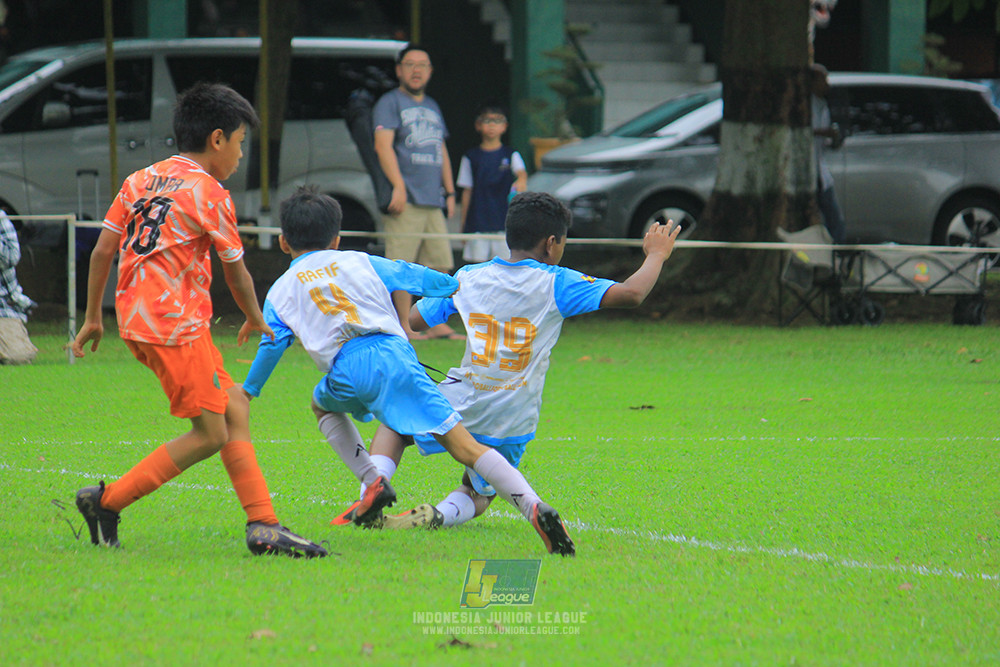 ijl u11 310526 proball football vs soccer future lab