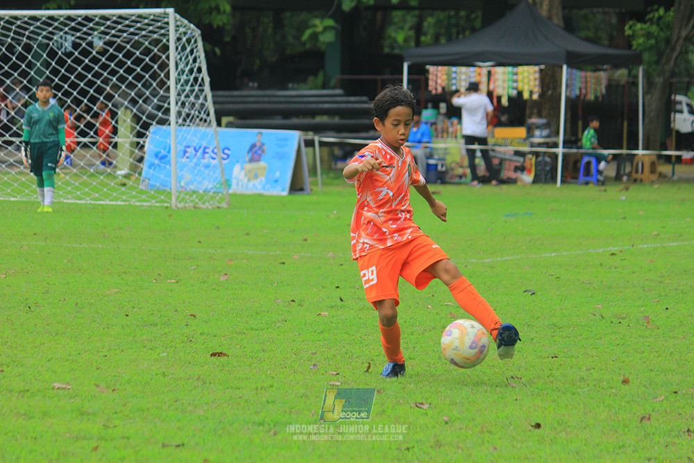ijl u11 310526 proball football vs soccer future lab