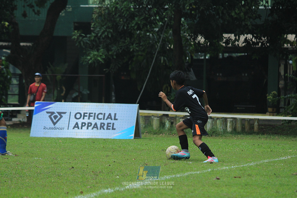 ijl u12 121025 jips soccer vs nusantara 2004