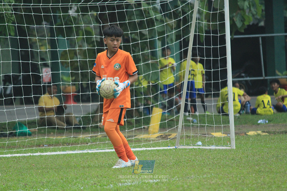 ijl u12 121025 jips soccer vs nusantara 2004