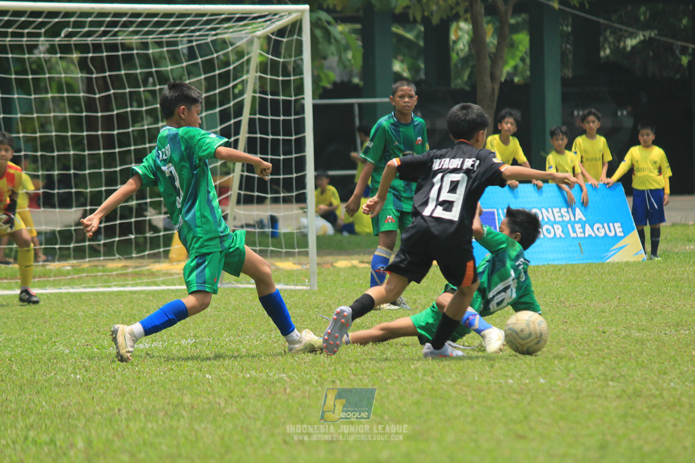 ijl u12 121025 jips soccer vs nusantara 2004
