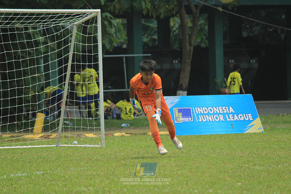 ijl u12 121025 jips soccer vs nusantara 2004
