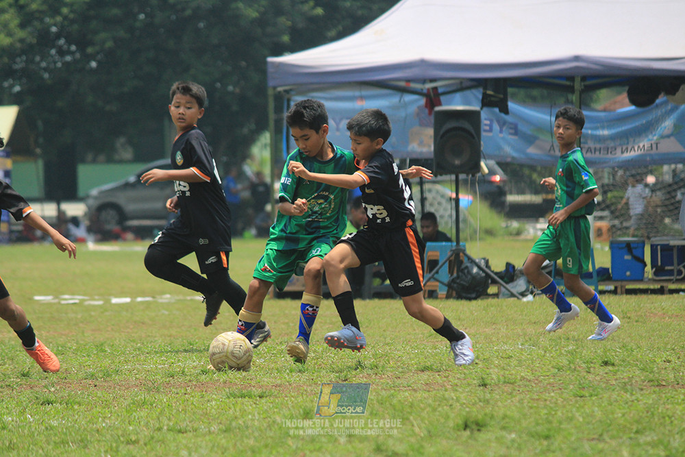 ijl u12 121025 jips soccer vs nusantara 2004