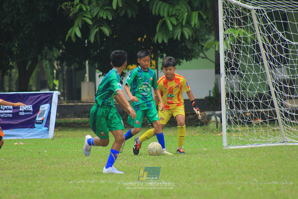 ijl u12 121025 jips soccer vs nusantara 2004