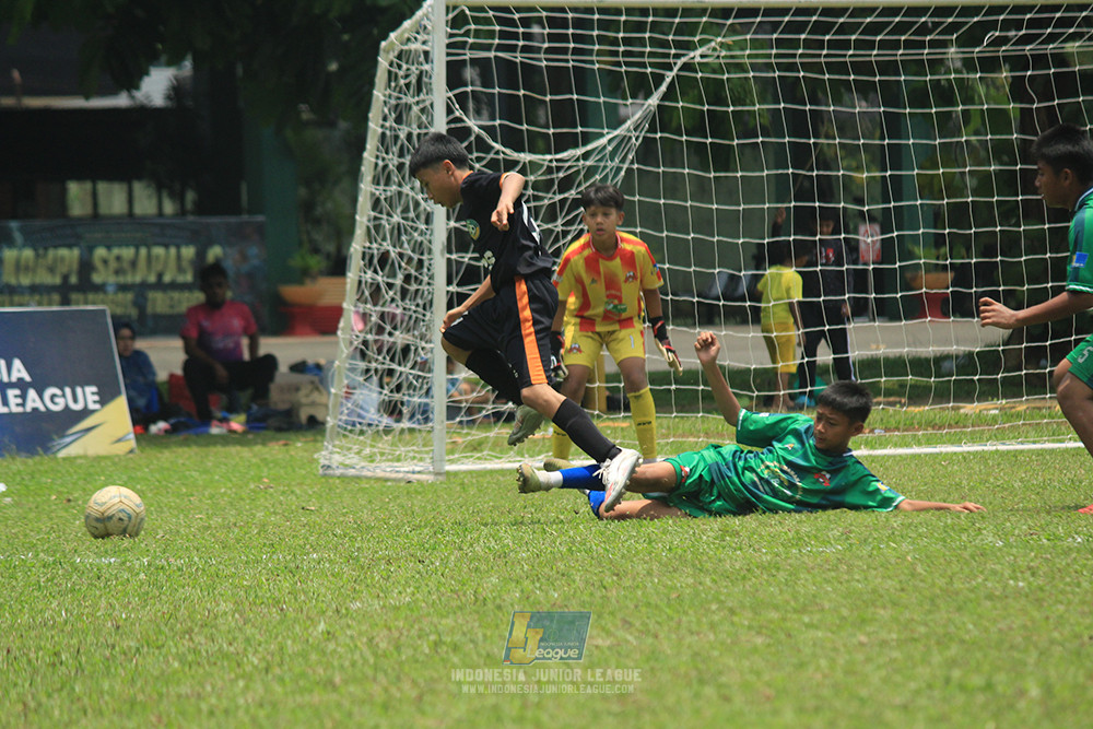 ijl u12 121025 jips soccer vs nusantara 2004