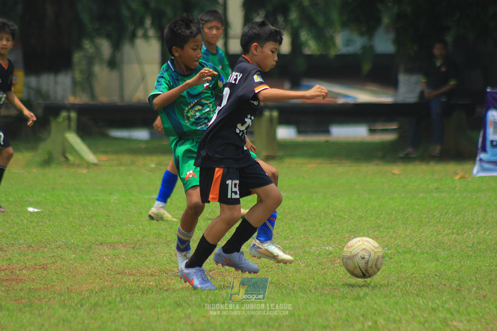 ijl u12 121025 jips soccer vs nusantara 2004