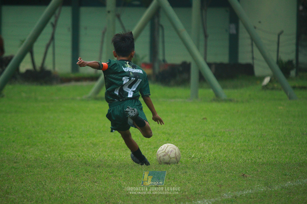 ijl u12 130725 wiradhika soccer vs binna banua fc blue