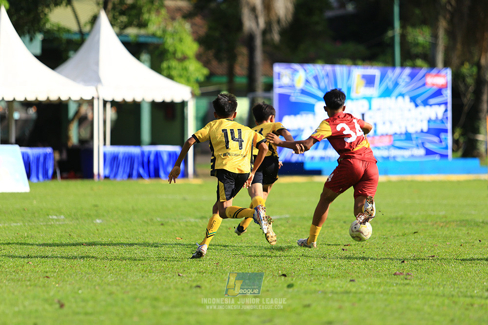 ijl u12 211225 semi final champ newland fa vs binna banua fc red
