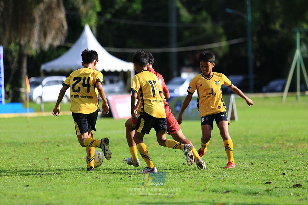 ijl u12 211225 semi final champ newland fa vs binna banua fc red