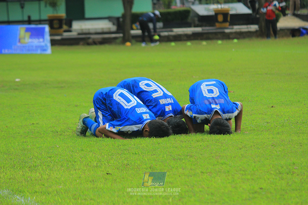 ijl u14 100126 wins soccer school vs brazillian soccer school lfa