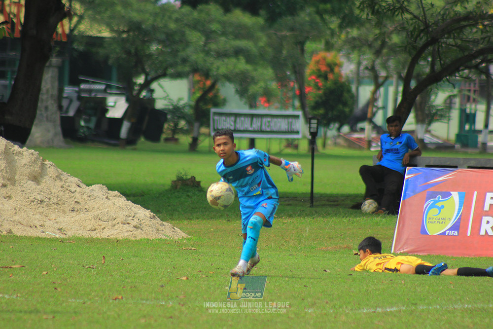 ijl u3 151125 el zeds vs pelita jaya soccer school