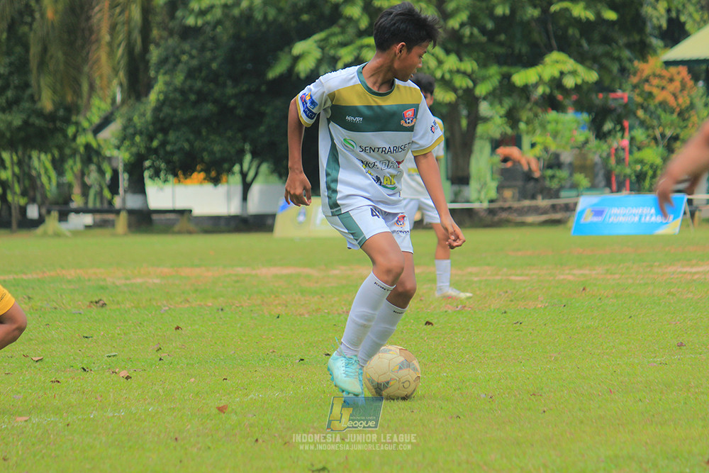 ijl u3 151125 el zeds vs pelita jaya soccer school