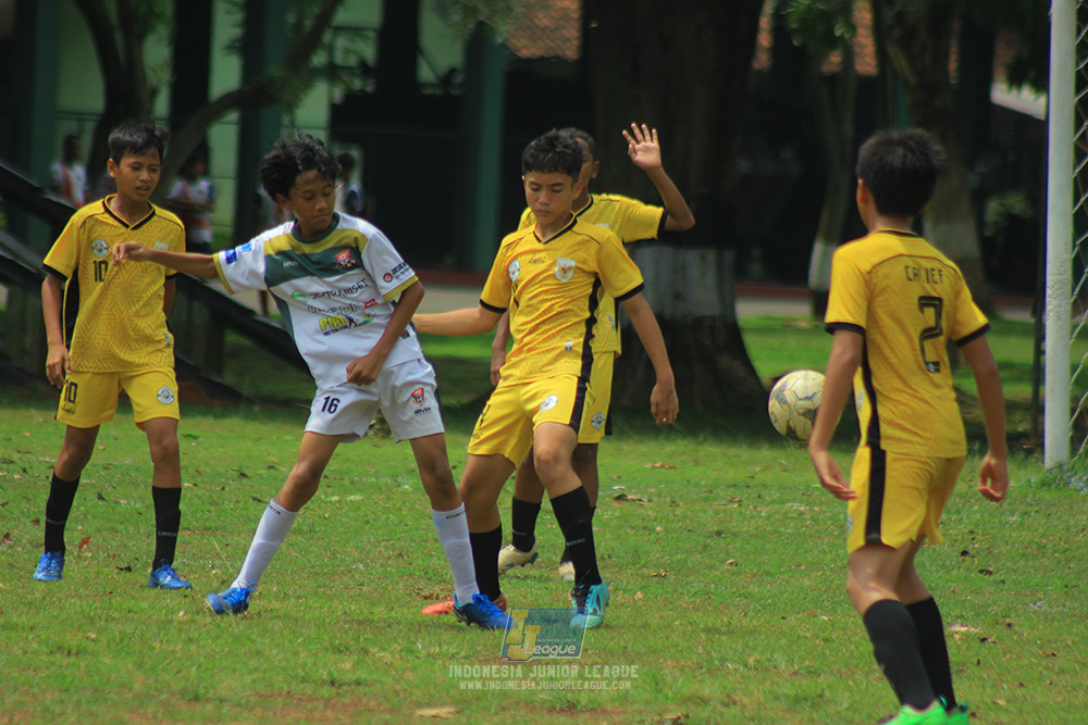 ijl u3 151125 el zeds vs pelita jaya soccer school