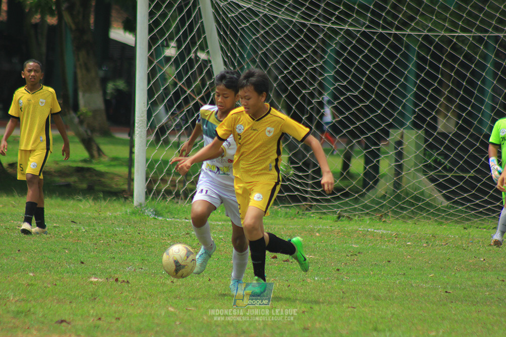 ijl u3 151125 el zeds vs pelita jaya soccer school