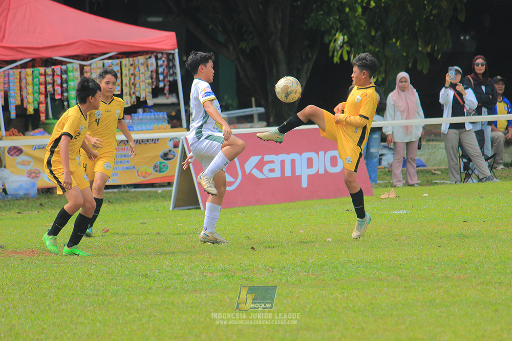 ijl u3 151125 el zeds vs pelita jaya soccer school