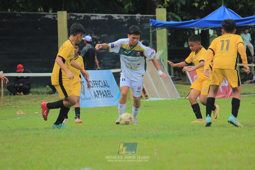ijl u3 151125 el zeds vs pelita jaya soccer school