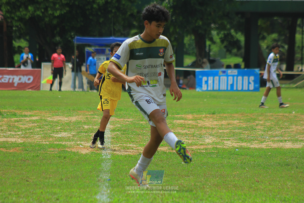 ijl u3 151125 el zeds vs pelita jaya soccer school