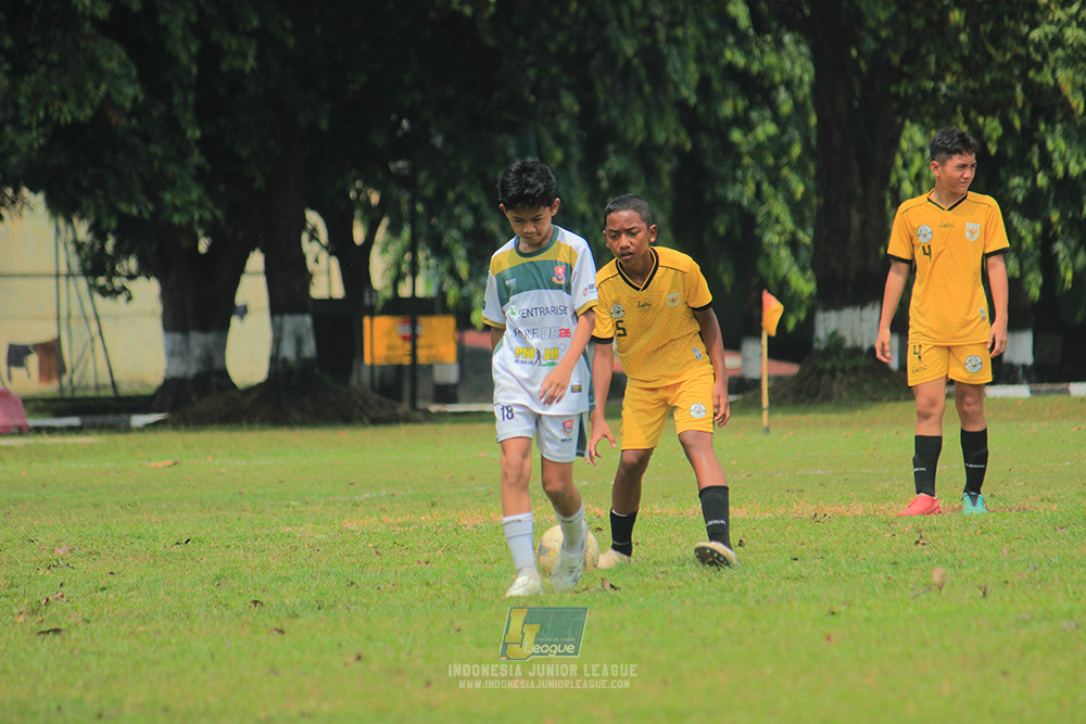 ijl u3 151125 el zeds vs pelita jaya soccer school