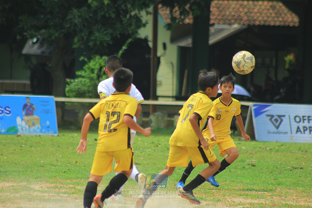ijl u3 151125 el zeds vs pelita jaya soccer school