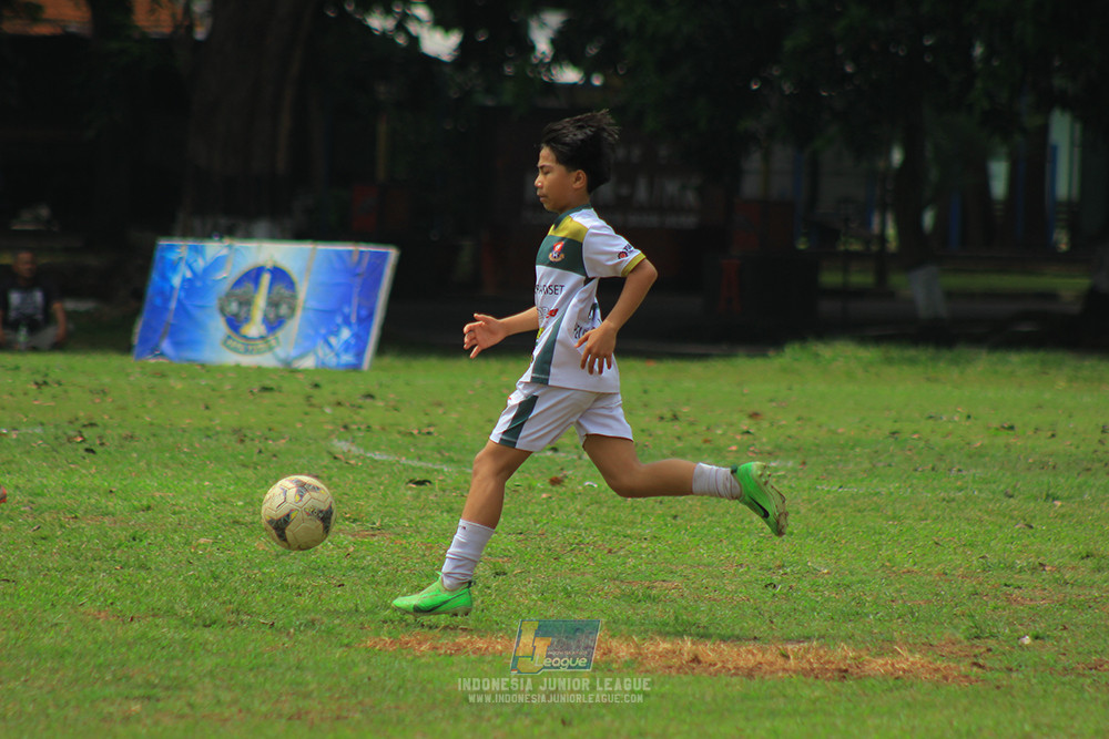ijl u3 151125 el zeds vs pelita jaya soccer school
