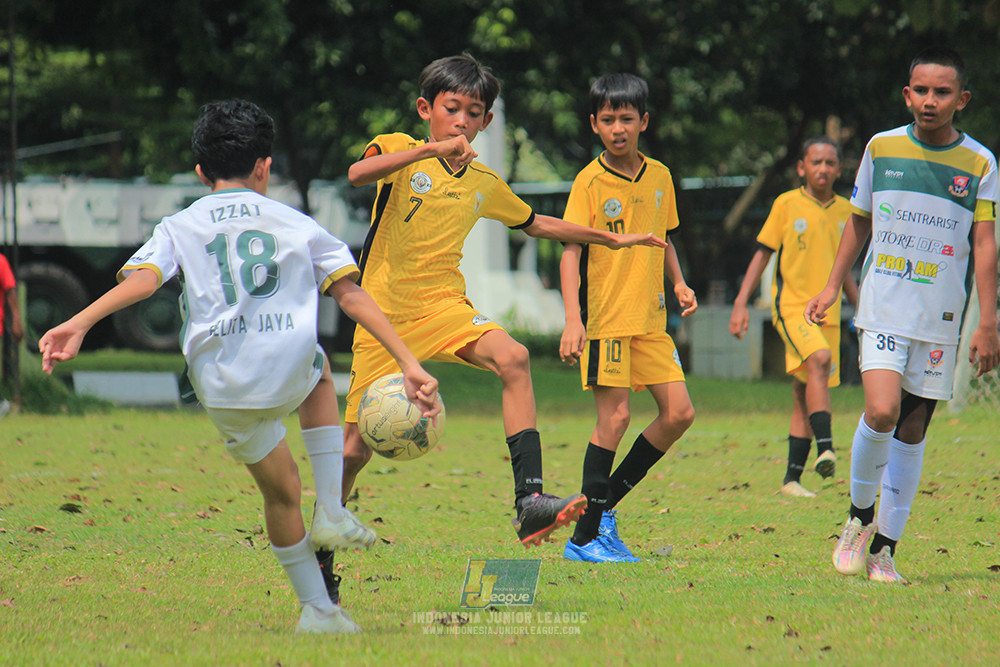 ijl u3 151125 el zeds vs pelita jaya soccer school