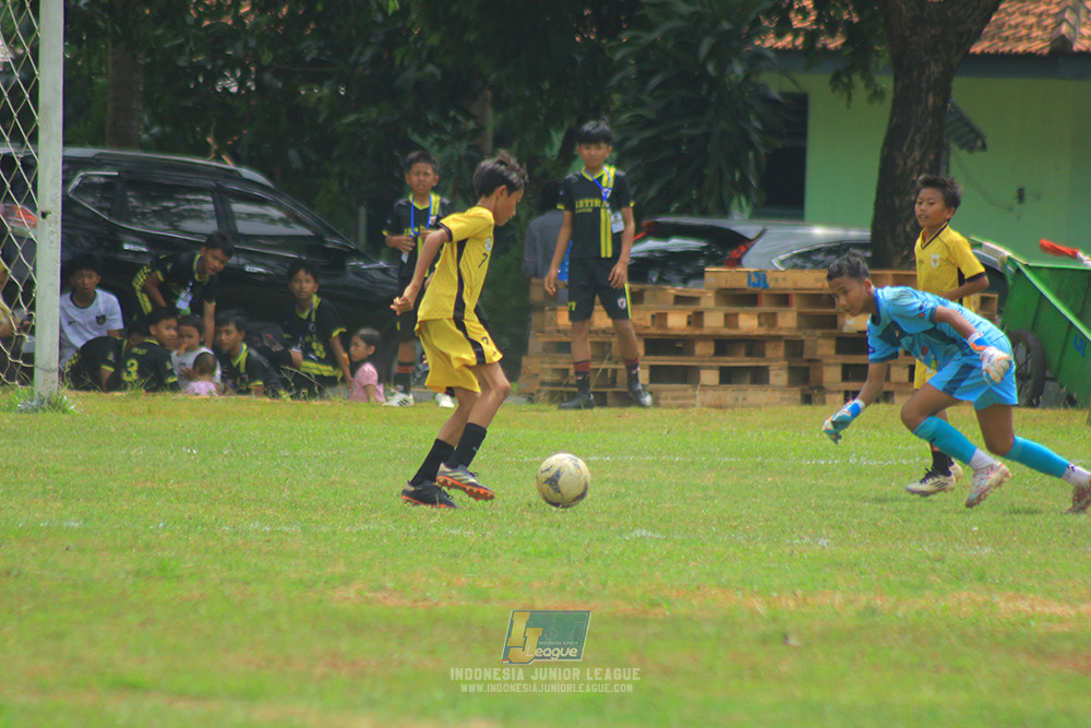 ijl u3 151125 el zeds vs pelita jaya soccer school