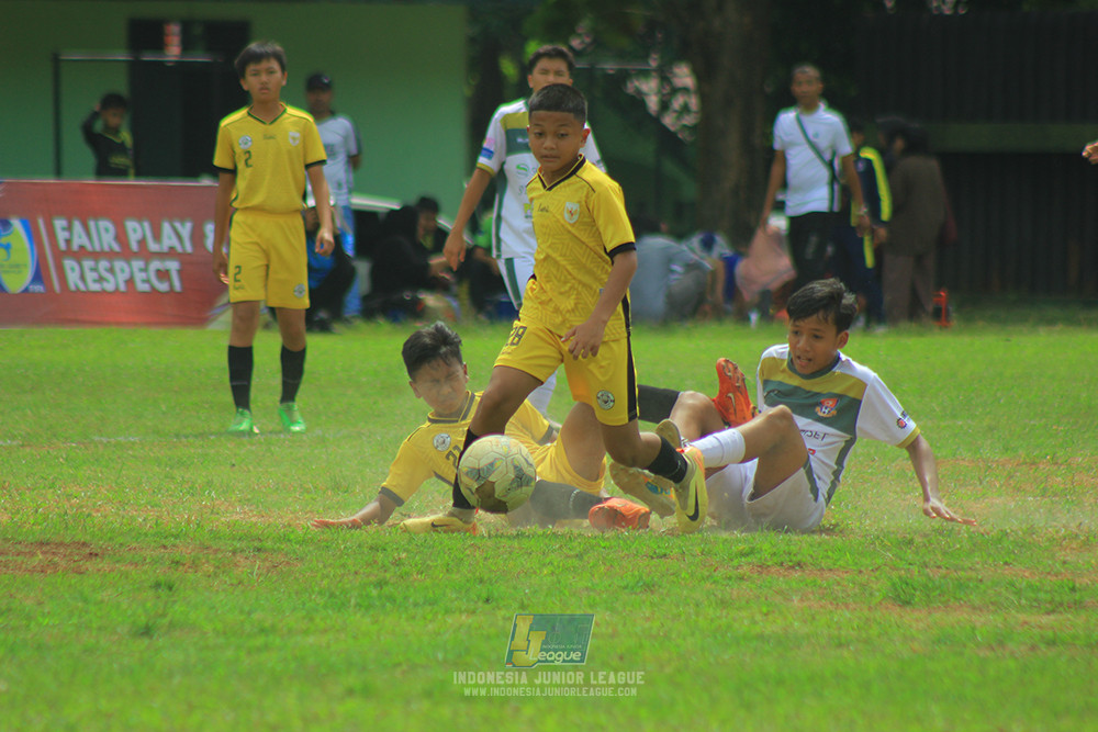 ijl u3 151125 el zeds vs pelita jaya soccer school