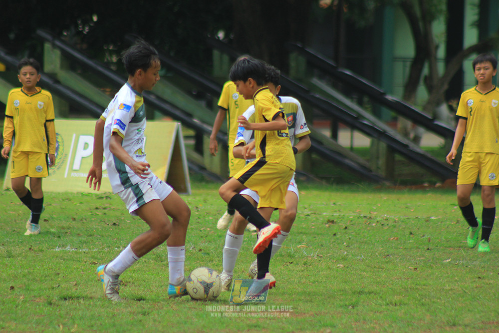 ijl u3 151125 el zeds vs pelita jaya soccer school