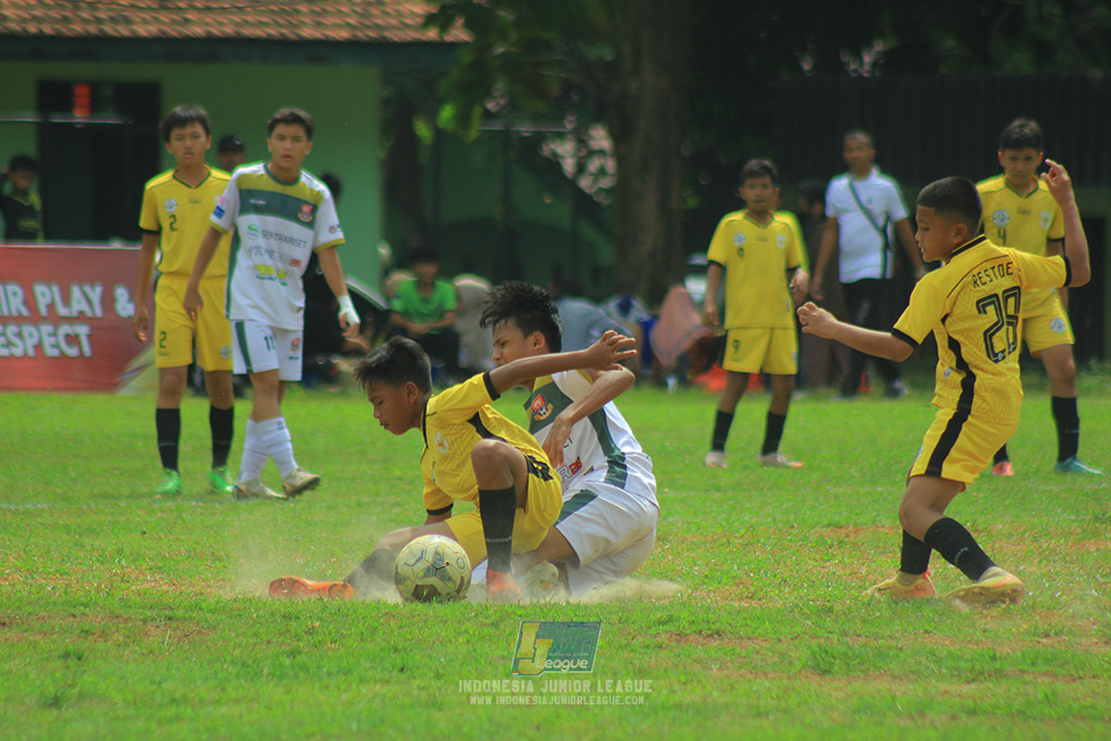 ijl u3 151125 el zeds vs pelita jaya soccer school