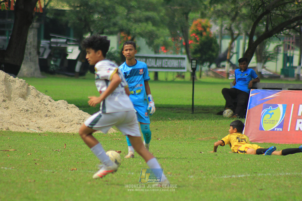 ijl u3 151125 el zeds vs pelita jaya soccer school