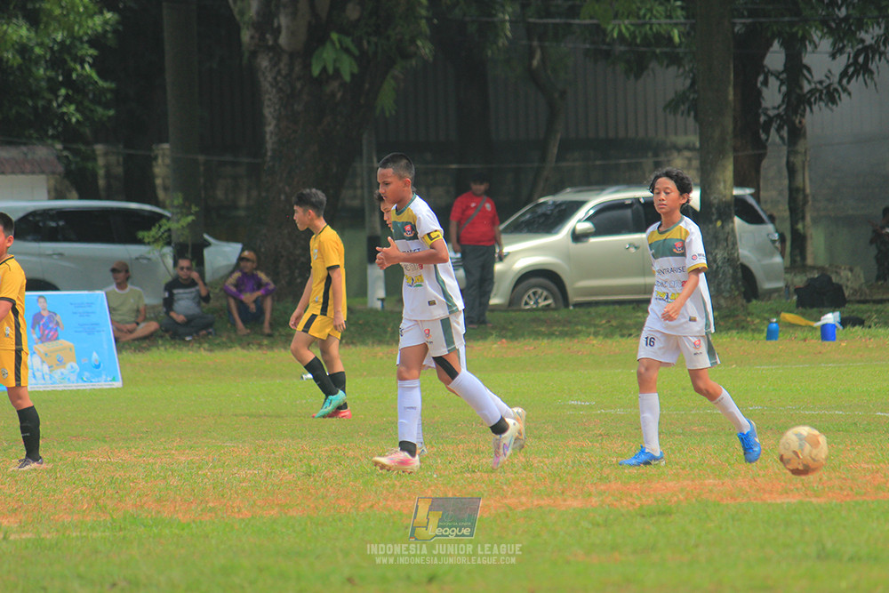ijl u3 151125 el zeds vs pelita jaya soccer school