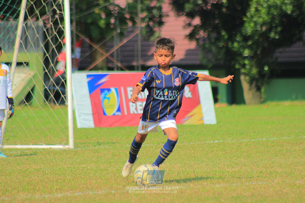 ijlu10 170825 brazillian soccer lfa vs pelita jaya soccer school