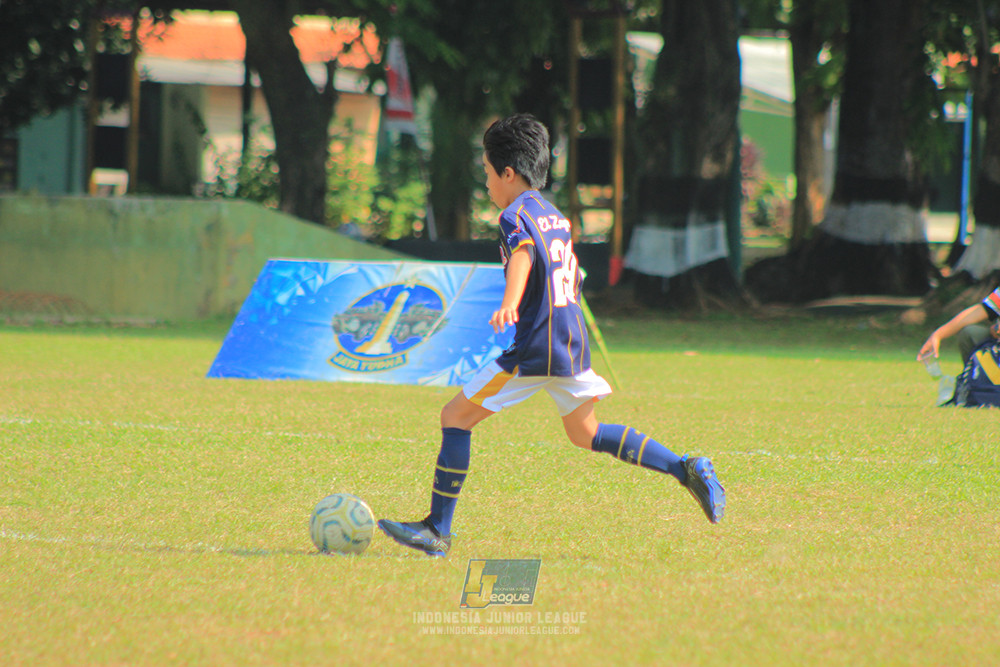 ijlu10 170825 brazillian soccer lfa vs pelita jaya soccer school