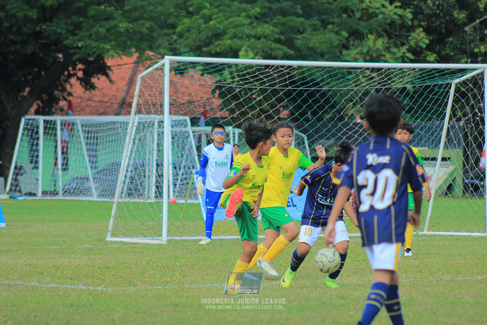 ijlu10 170825 brazillian soccer lfa vs pelita jaya soccer school
