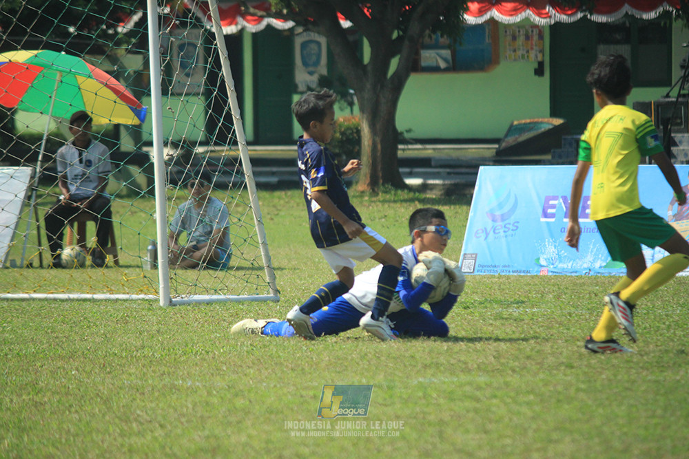 ijlu10 170825 brazillian soccer lfa vs pelita jaya soccer school