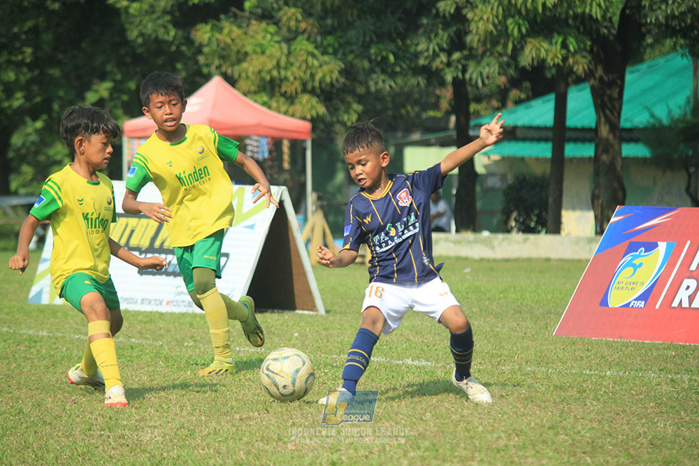 ijlu10 170825 brazillian soccer lfa vs pelita jaya soccer school