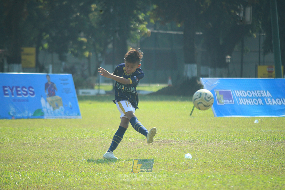ijlu10 170825 brazillian soccer lfa vs pelita jaya soccer school