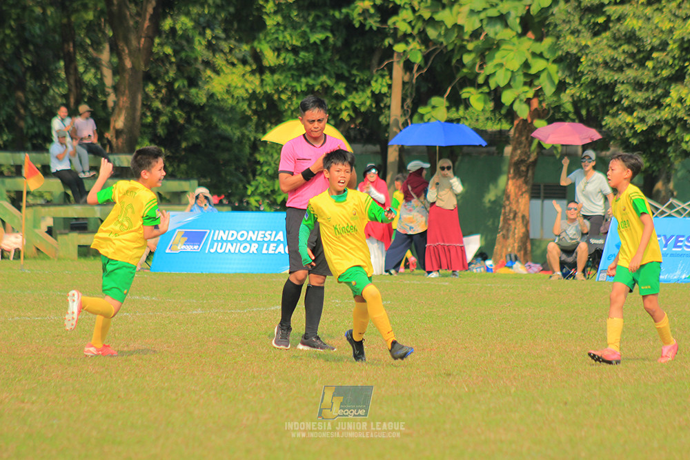 ijlu10 170825 brazillian soccer lfa vs pelita jaya soccer school