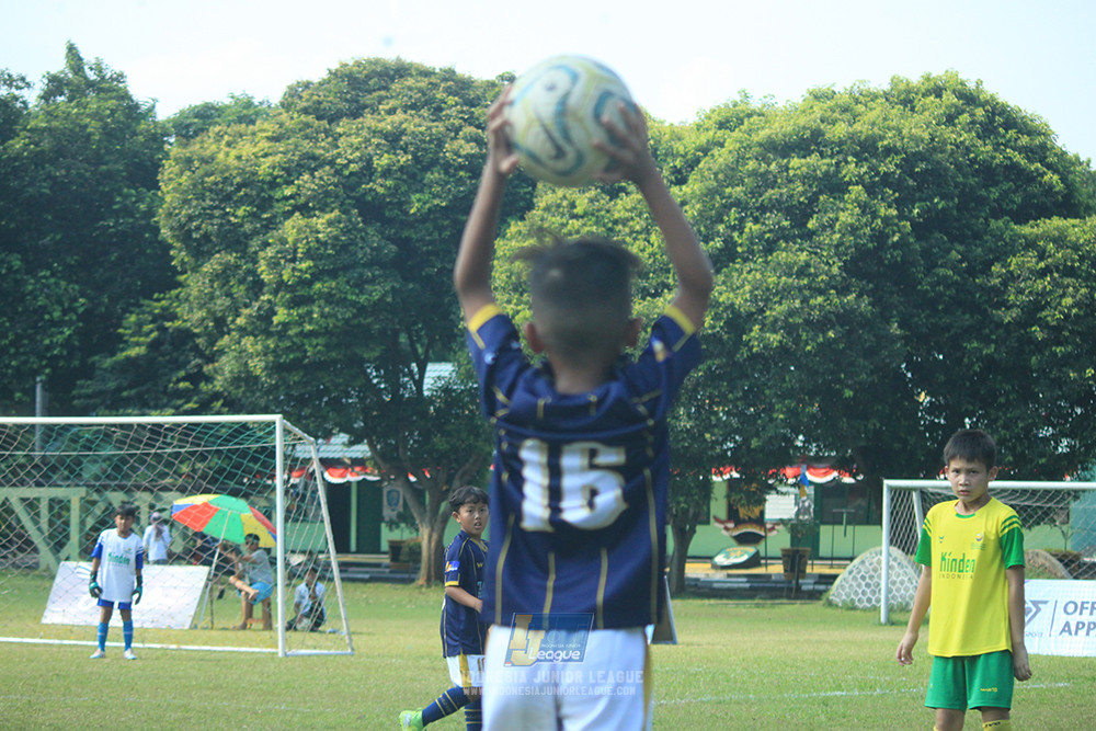 ijlu10 170825 brazillian soccer lfa vs pelita jaya soccer school