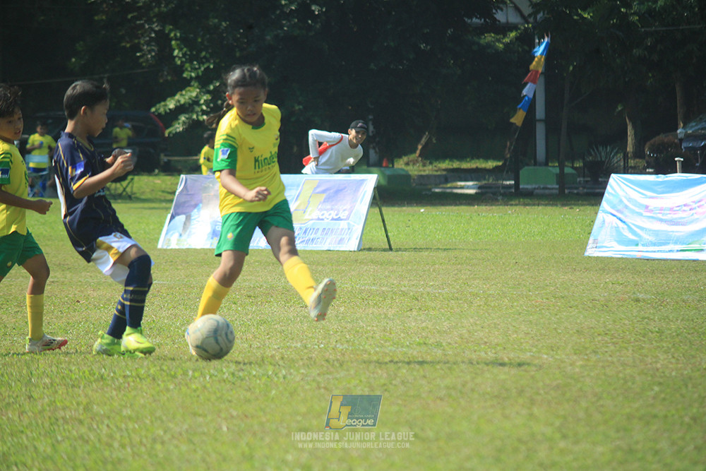 ijlu10 170825 brazillian soccer lfa vs pelita jaya soccer school