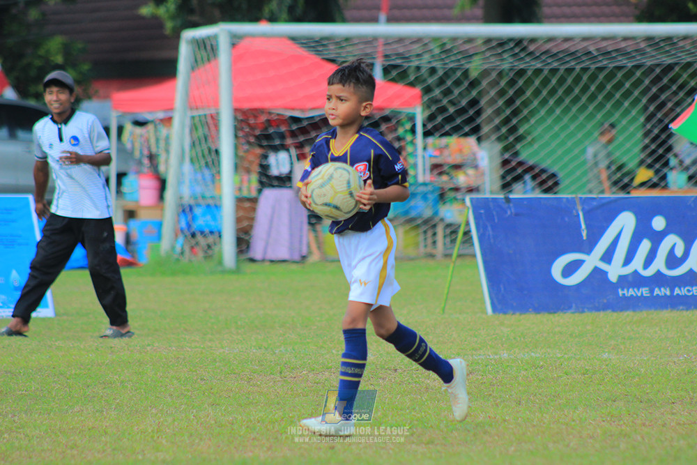 ijlu10 170825 brazillian soccer lfa vs pelita jaya soccer school