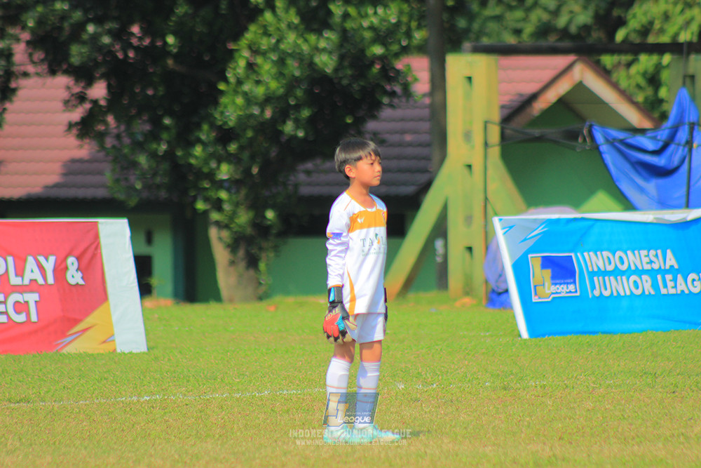 ijlu10 170825 brazillian soccer lfa vs pelita jaya soccer school