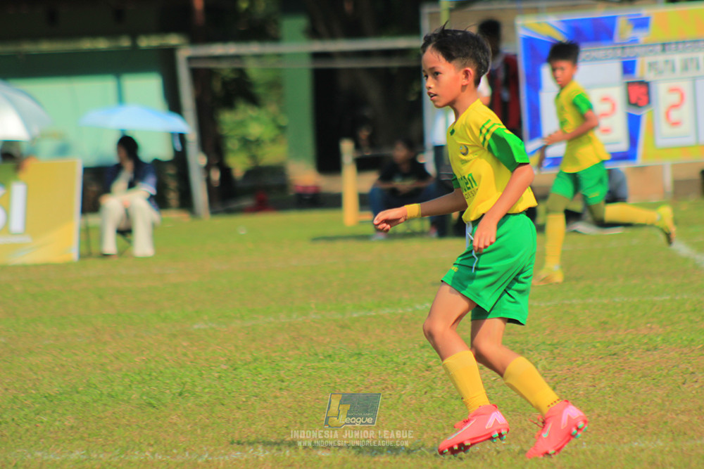ijlu10 170825 brazillian soccer lfa vs pelita jaya soccer school