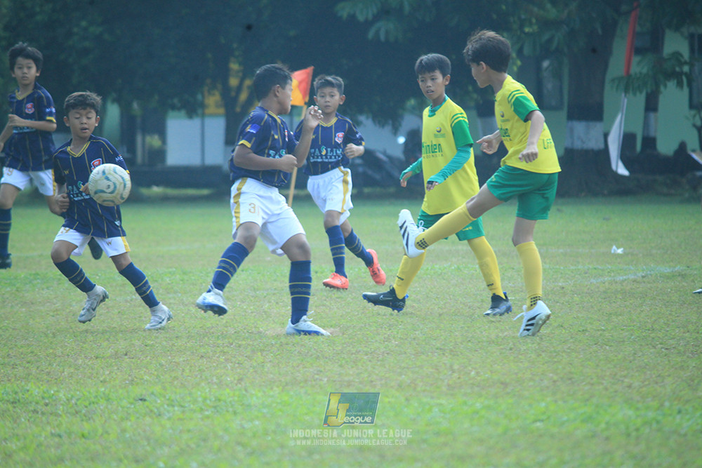ijlu10 170825 brazillian soccer lfa vs pelita jaya soccer school