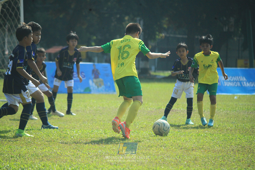 ijlu10 170825 brazillian soccer lfa vs pelita jaya soccer school