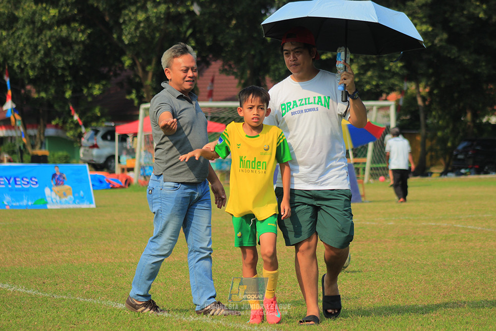 ijlu10 170825 brazillian soccer lfa vs pelita jaya soccer school