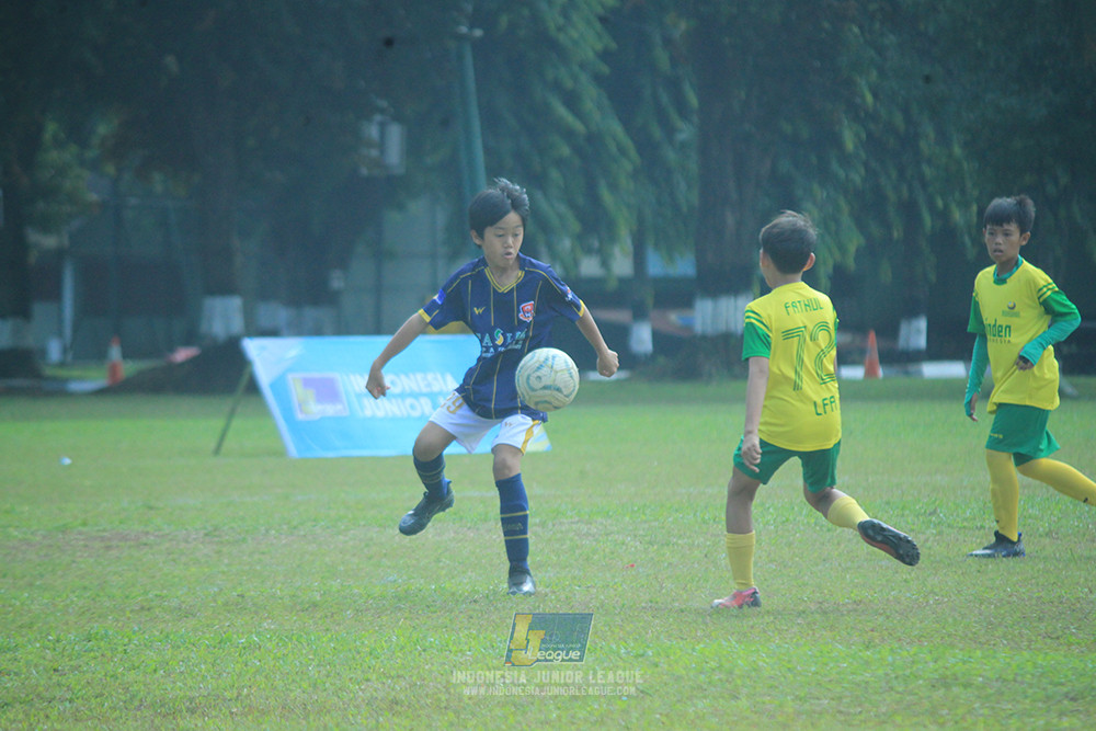 ijlu10 170825 brazillian soccer lfa vs pelita jaya soccer school