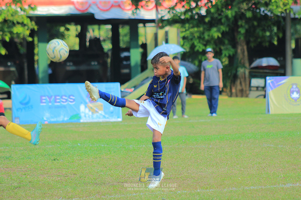 ijlu10 170825 brazillian soccer lfa vs pelita jaya soccer school