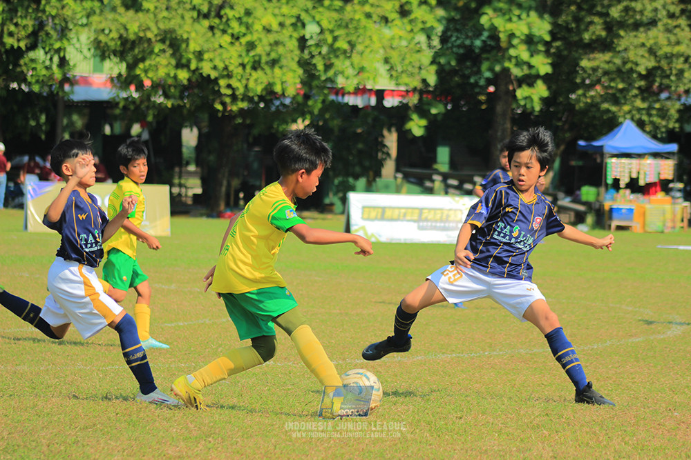 ijlu10 170825 brazillian soccer lfa vs pelita jaya soccer school
